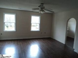 104 Ravenwood Ln, Simpsonville, SC 29681