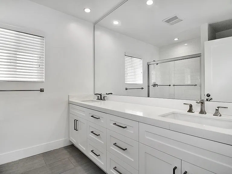 22446 Berdon St — Photo 13
