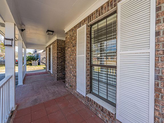 3rd image of 1009 Douglas Wayne Rd