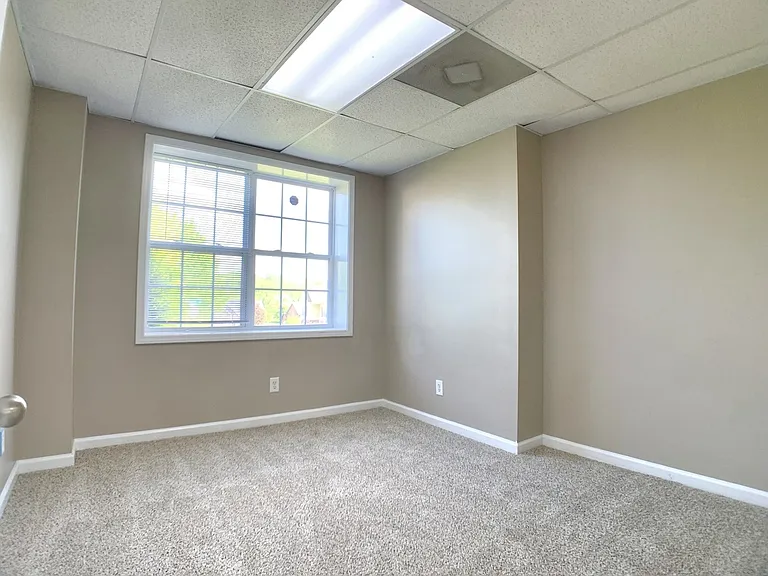 1724 Flagstone Dr — Photo 9