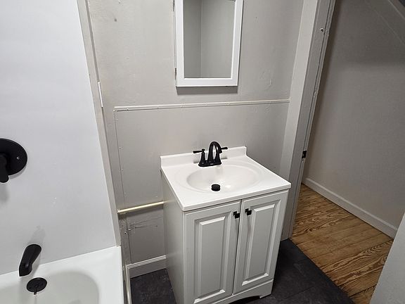 4th image of 832 N Leroy St