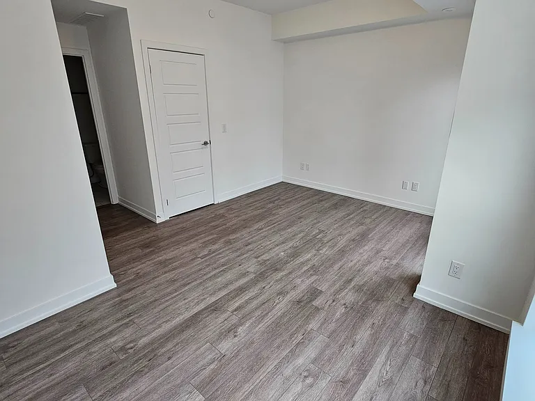 861 Sheppard Ave W #9 — Photo 4