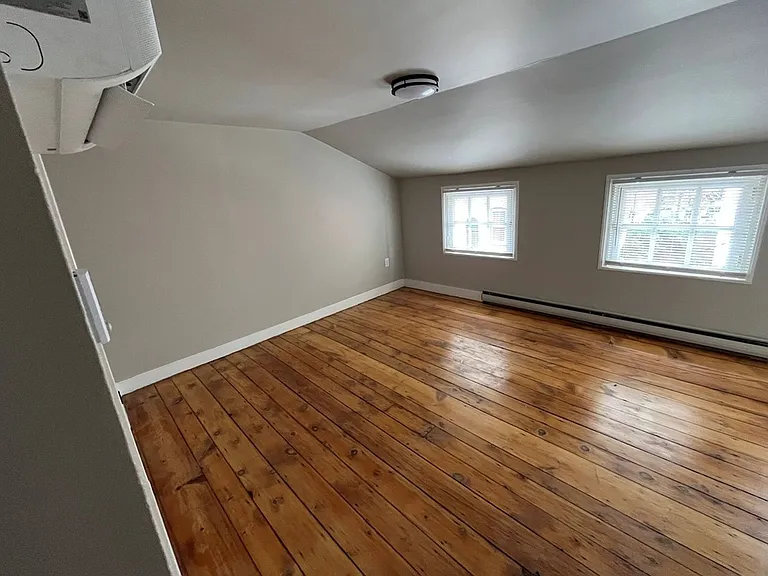 72 Howard Ave — Photo 7