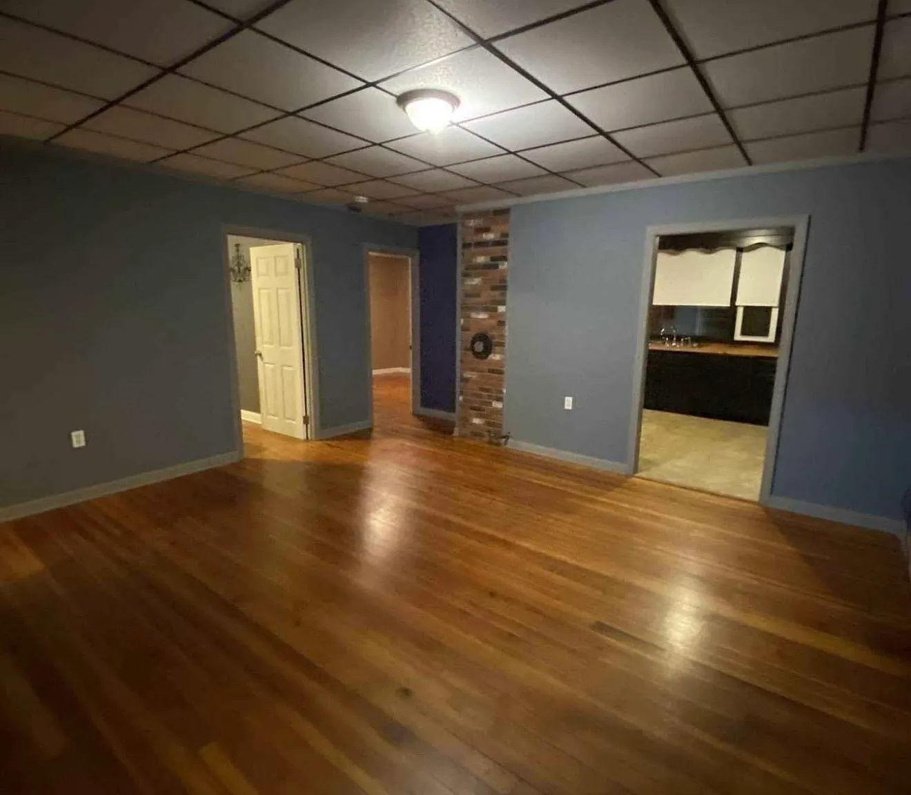 4 bed, 900 sqft, $2,300 — Photo 1