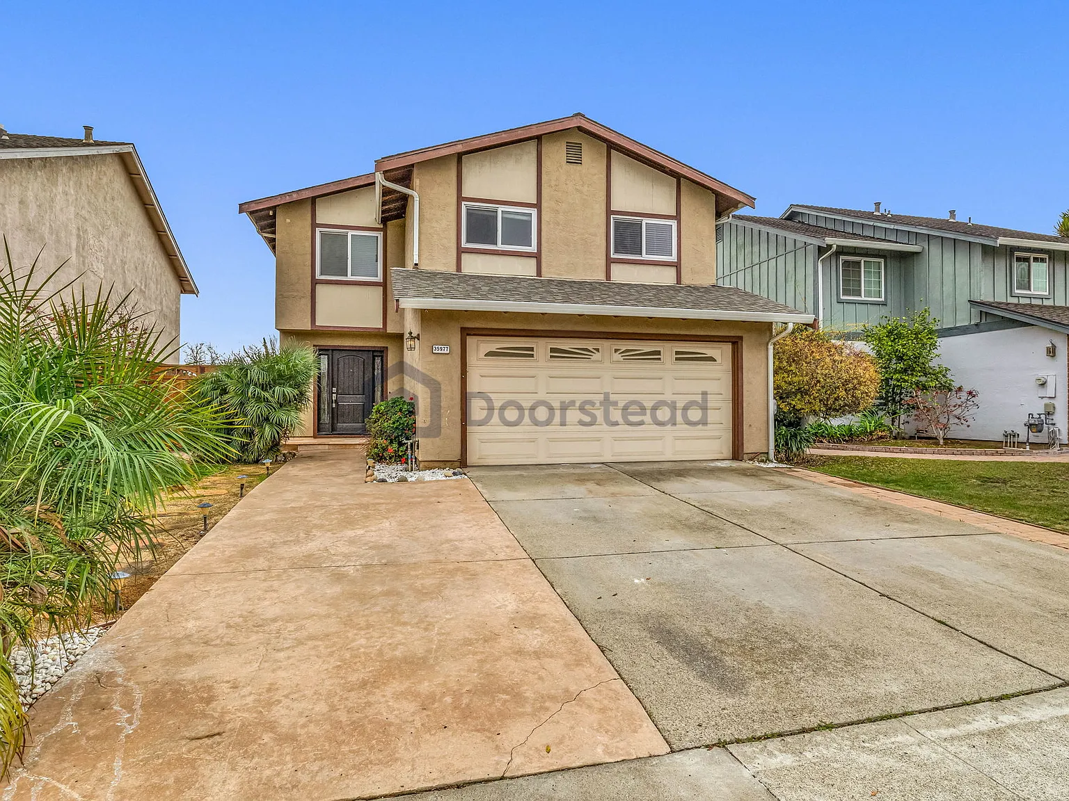 4 bed, 2.5 bath, 1950 sqft, $4,560 — Photo 1