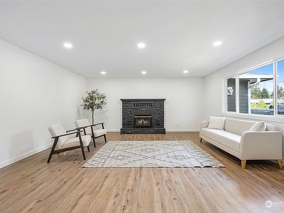 2nd image of 2207 Trillium Street SE