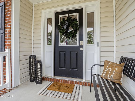 3rd image of 608 Stagecoach Drive