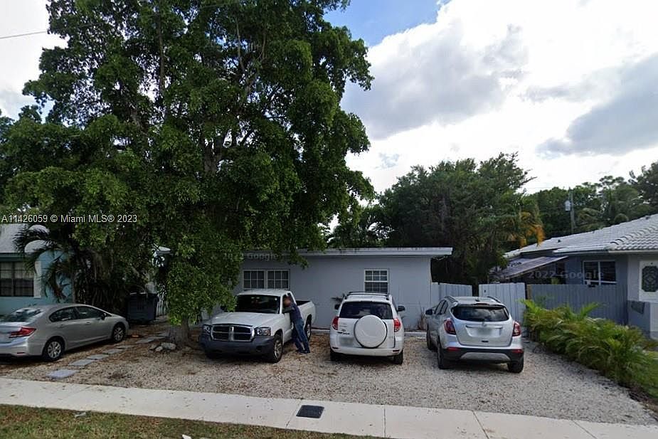 1st image of 504 SW 15th St