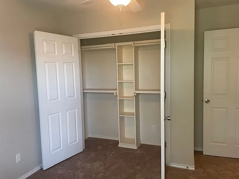 2429 Lorine Dr — Photo 9