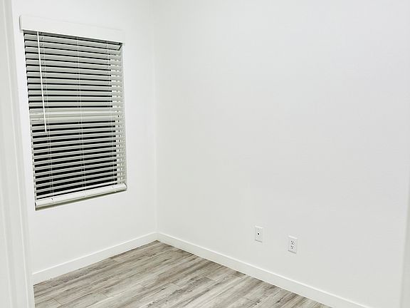 4th image of 881 Boardwalk Ave