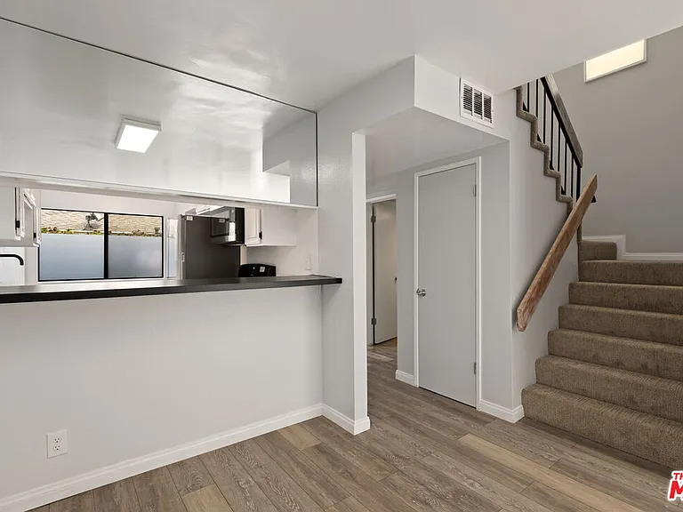 2337 Oak St #2 — Photo 14