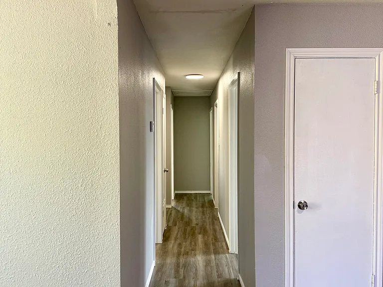 554 Park Village Dr — Photo 4