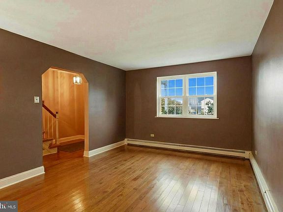 5th image of 2189 Schaeffer Rd