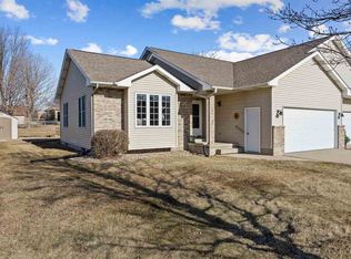 108 Country View Dr, Mechanicsville, IA 52306