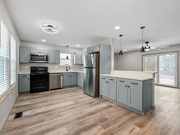 4th image of 6633 Centennial Dr
