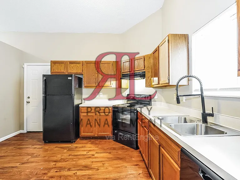 1640 Butterfly Ct — Photo 8