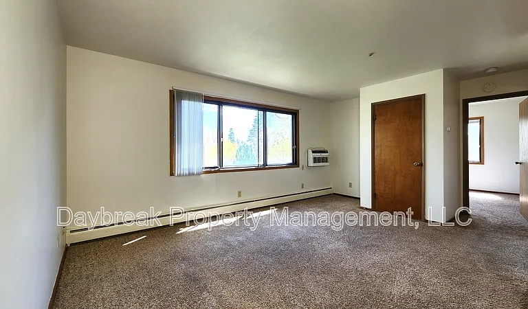 915 7th Ave N #17 — Photo 2