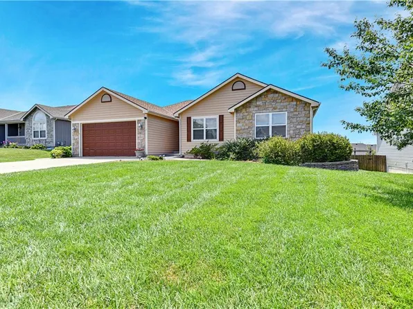 321 Stratton Dr, Eudora, KS 66025