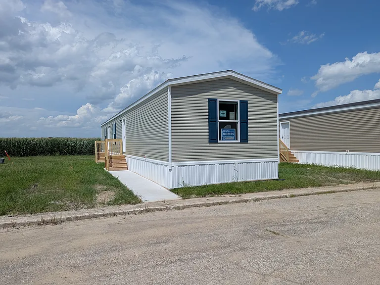 2130 N Brabant — Photo 1