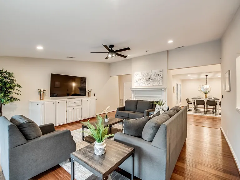 8810 Vista Oaks Cir — Photo 24
