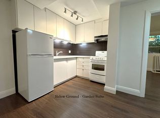 496 Montrose Ave #U14, Toronto, ON M6G 3H1
