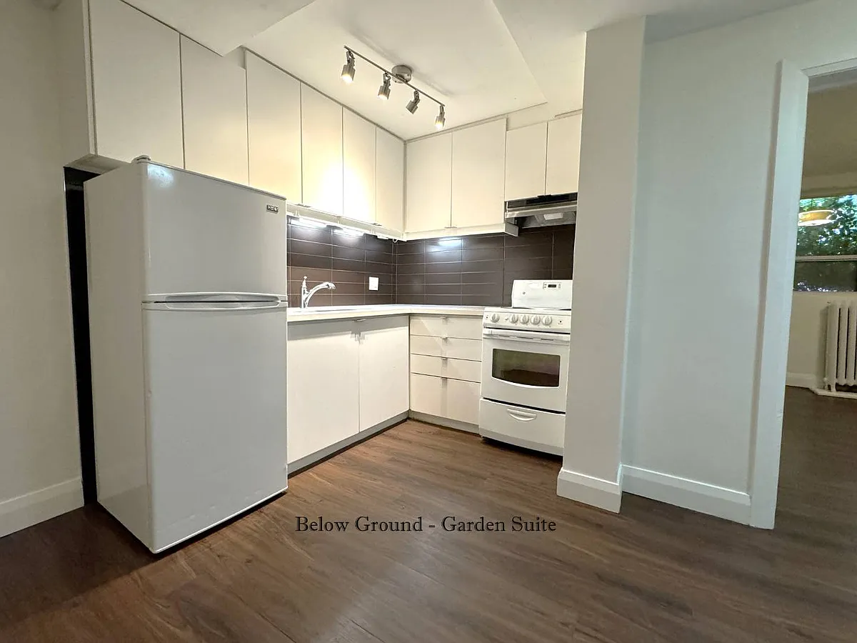 Primary Photo - 496 Montrose Ave #U14