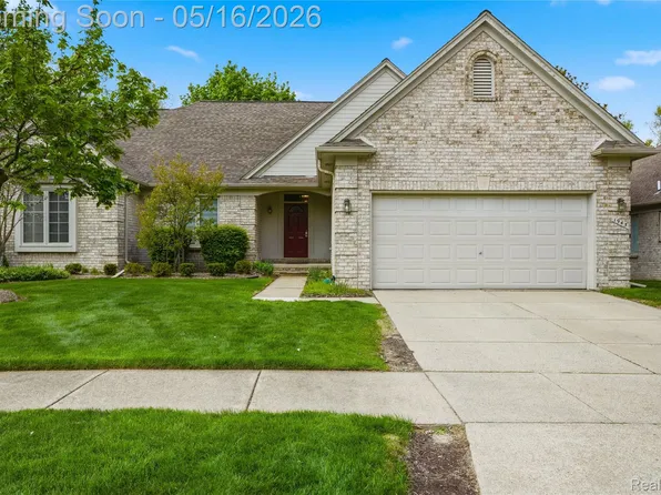 1945 Avalon Dr, Sterling Heights, MI 48310