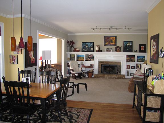 Breakfast/ living room