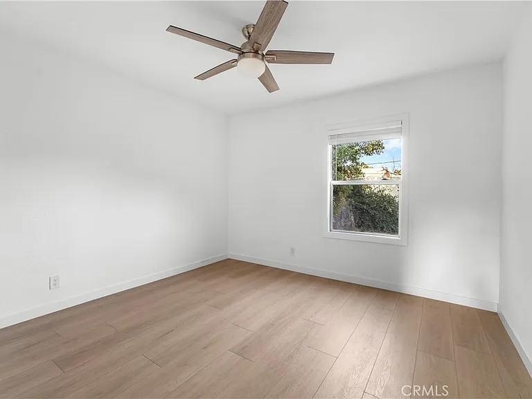 6642 Vineland Ave — Photo 12