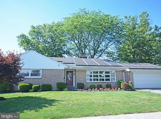 917 High St, Akron, PA 17501