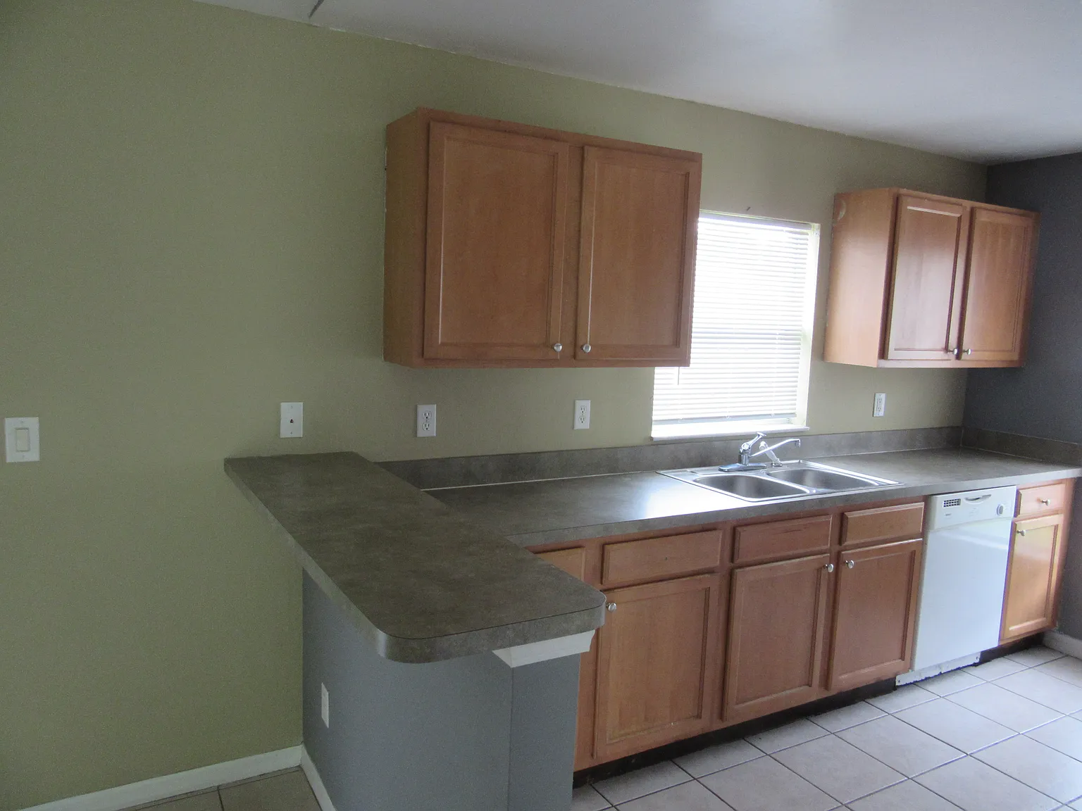 3 bed, 1086 sqft, $1,650 — Photo 3