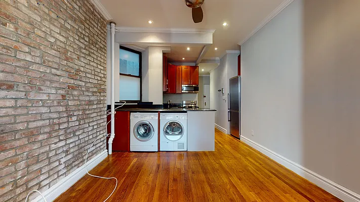 Rented by Bond New York | media 5