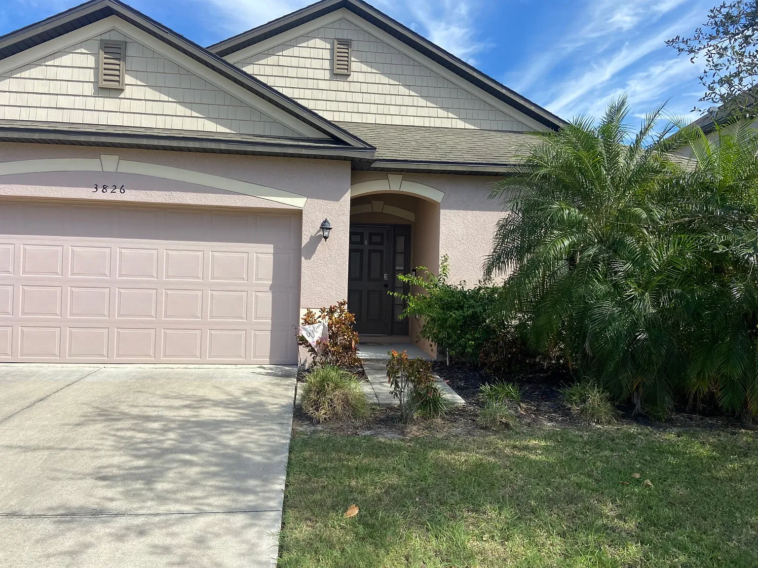 3 bed, 2.0 bath, 1425 sqft, $2,300 — Photo 1