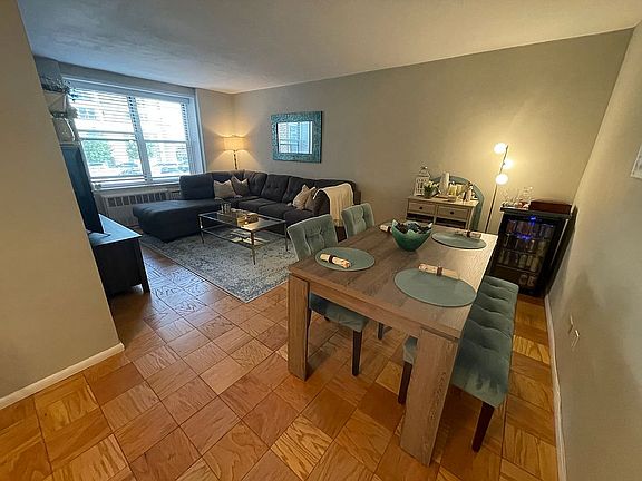 4th image of 410 E Broadway APT 2A