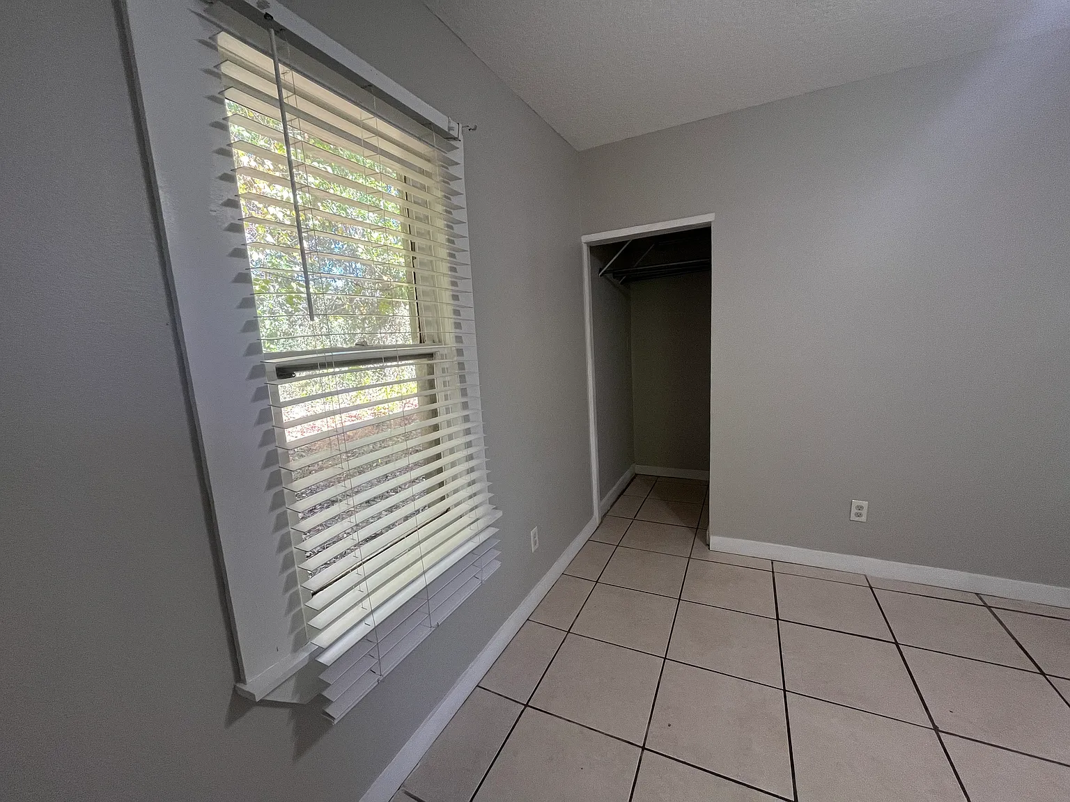 127 1/2 W Palmetto Ave — Photo 2