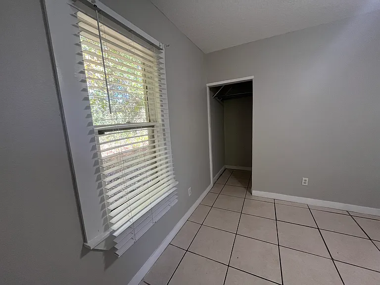 127 1/2 W Palmetto Ave — Photo 2