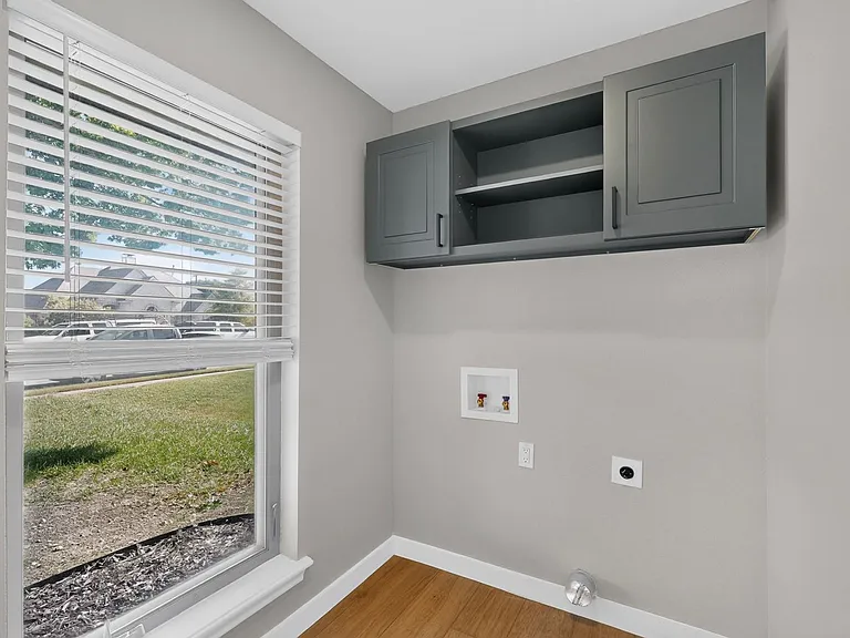 817 Sycamore Creek Rd — Photo 36