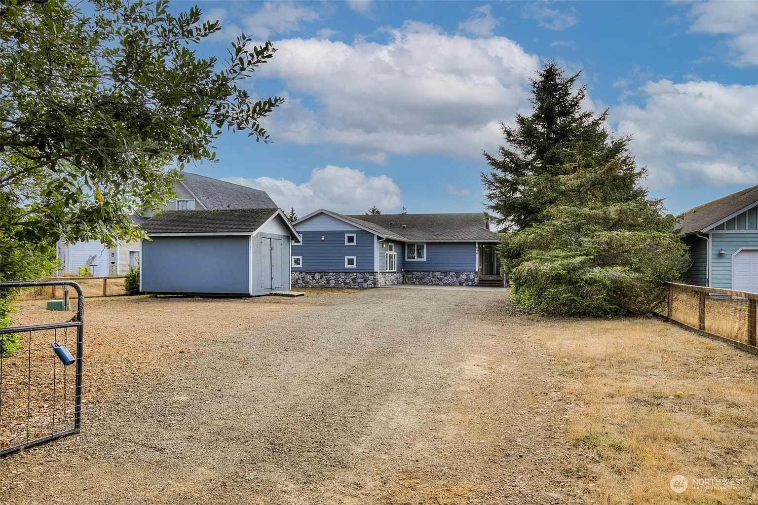 646 Weatherwax Loop NE photo 1