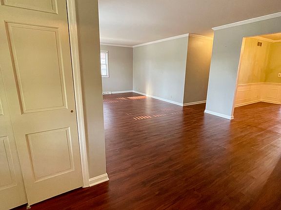 5th image of 205 S Lincoln Park Dr APT D