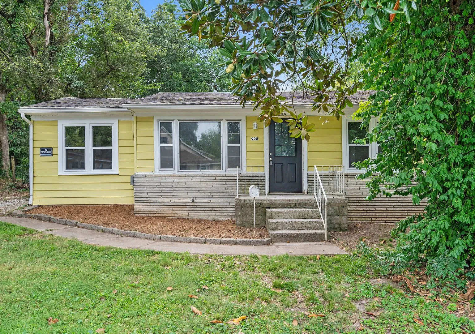 Remodeled 3 Bedroom | 1 Bathroom | 2 Car Garage Home -- 1100 Sqft, Pets Welcome! — Photo 2