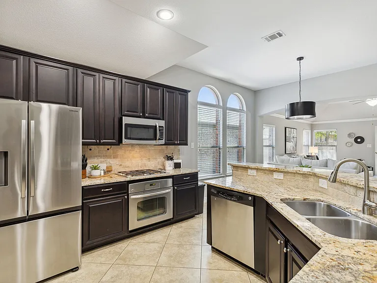 608 Knightsbridge Ln — Photo 9