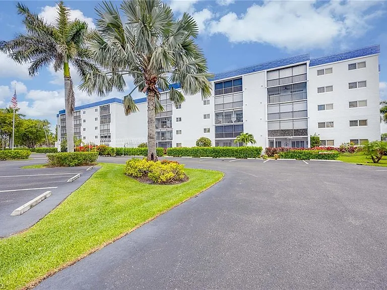 555 Park Shore Dr #B-408 — Photo 1