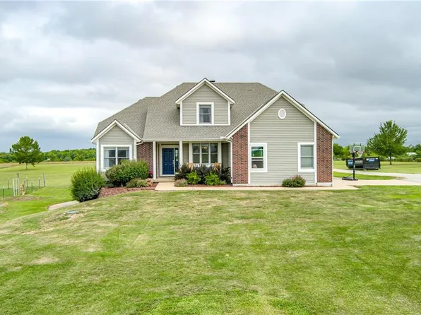 4962 W 351st St, Louisburg, KS 66053