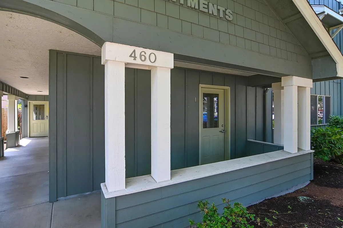 Building Photo - Hays Apartments
