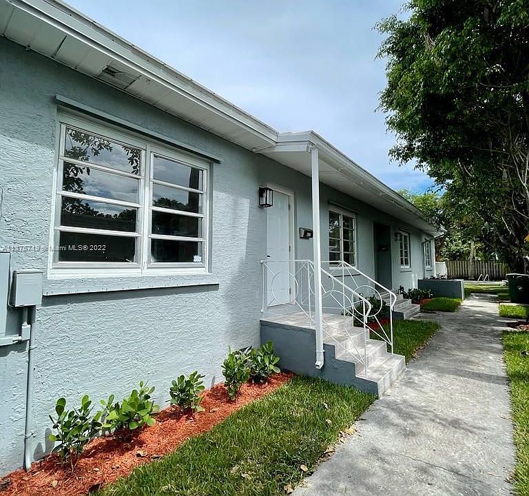 1st image of 820 SE 12th St #1-2