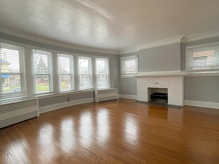 2286 Calvert St — Photo 2