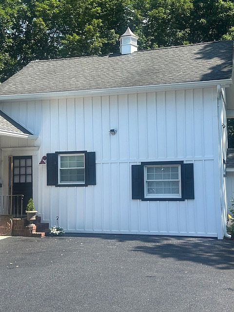 1st image of 1055B Franklin Lakes Rd #B