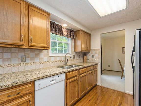 3rd image of 7984 Oakwind Ct