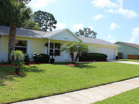 3rd image of 1239 Thomas Dr