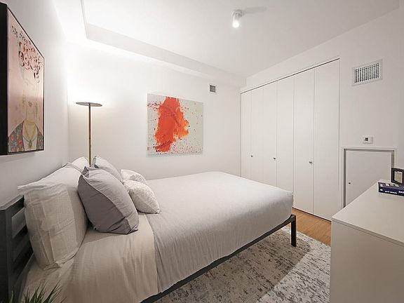 4th image of 320 W 38th St APT 736